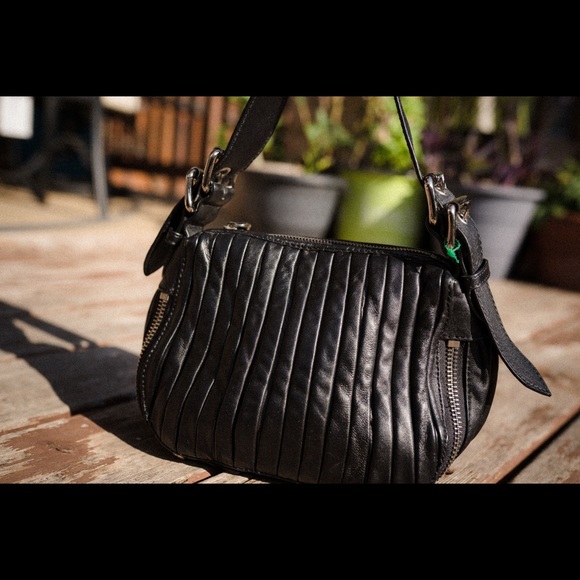 Like New Miu Miu Leather Shoulder bag - Picture 5 of 7